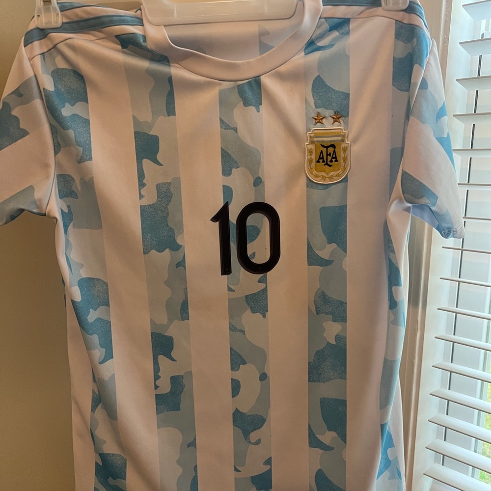 Messi #10 Argentina Soccer Jersey (size 28/YL)